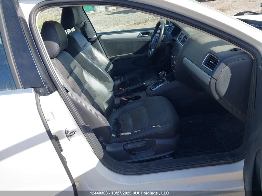 3VWLX7AJ3CM402991 2012 VOLKSWAGEN JETTA photo no. 5