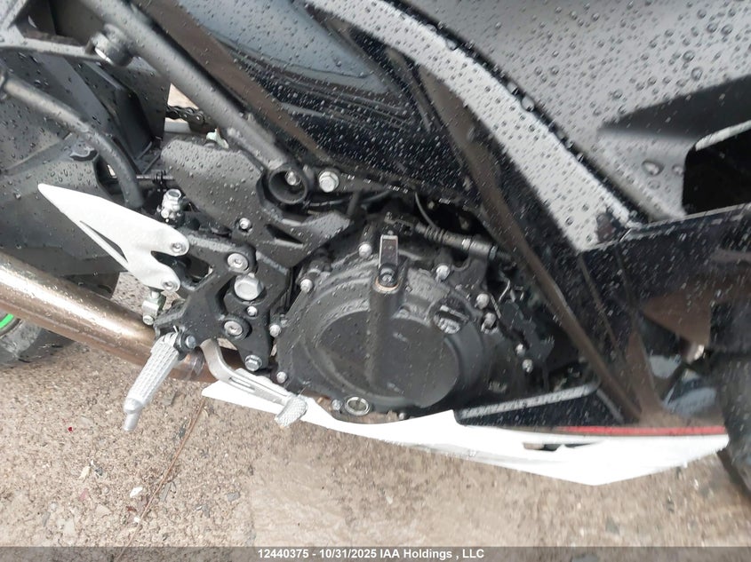 2021 Kawasaki Ex400 VIN: JKAEXKG10MDAA7369 Lot: 12440375