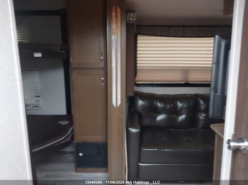 4YDT28423JP911009 2018   photo no. 5