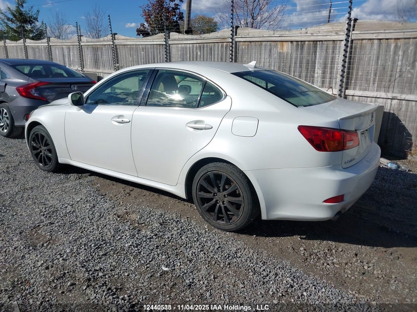JTHCK262572014033 2007 LEXUS IS photo no. 3