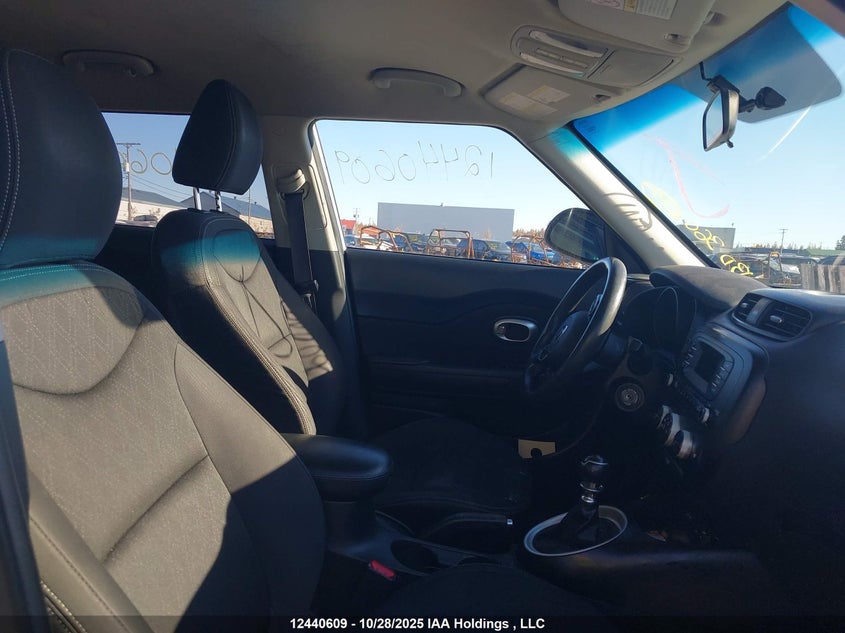 KNDJN2A21F7157487 2015 KIA SOUL photo no. 5