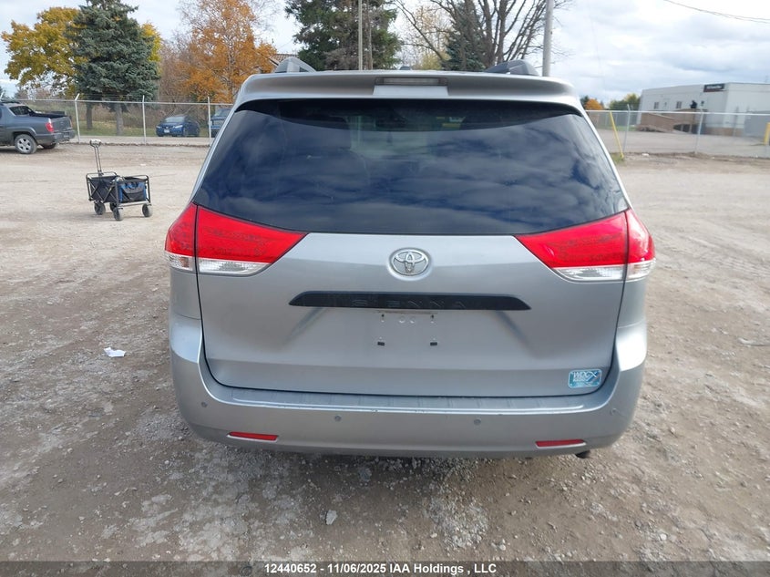5TDZK3DC0BS146647 2011 TOYOTA SIENNA photo no. 16