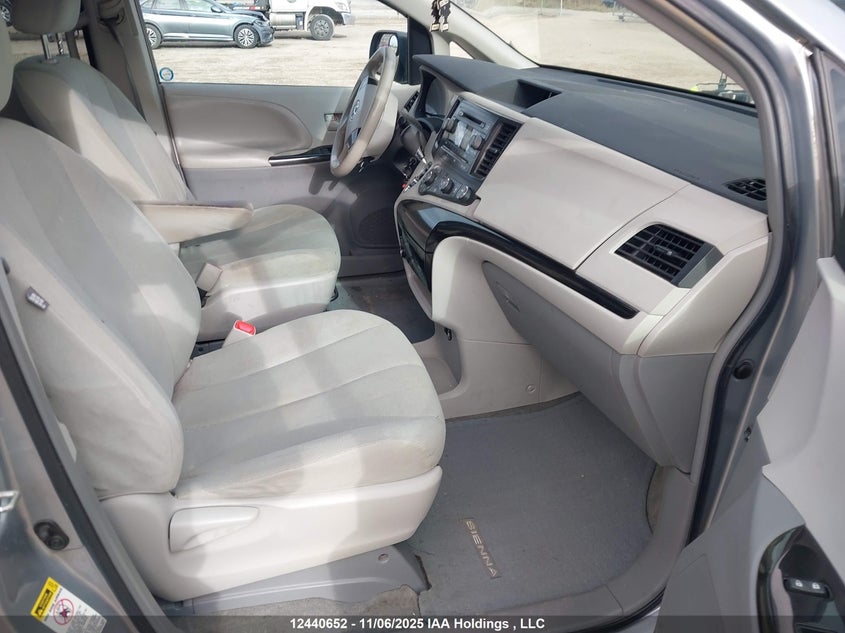 5TDZK3DC0BS146647 2011 TOYOTA SIENNA photo no. 5