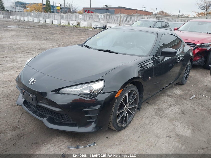 JF1ZNAA16H8709590 2017 TOYOTA GT86 photo no. 2