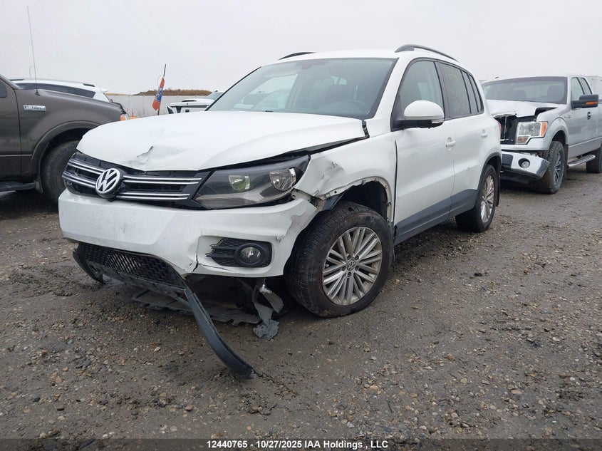 WVGJV7AX2FW590567 2015 VOLKSWAGEN TIGUAN photo no. 2