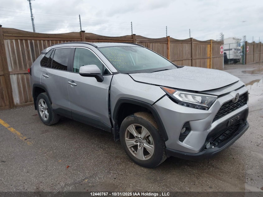 2T3R1RFV6MC197383 2021 Toyota Rav4 Xle auction photo 1
