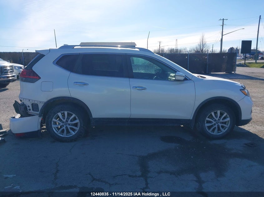 5N1AT2MV4HC851284 2017 NISSAN ROGUE photo no. 14
