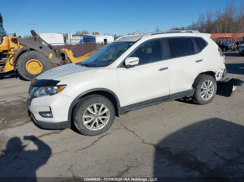 5N1AT2MV4HC851284 2017 NISSAN ROGUE photo no. 2