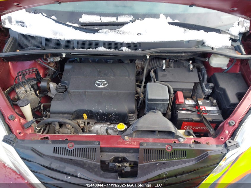 5TDKK3DC0BS034593 2011 TOYOTA SIENNA photo no. 10
