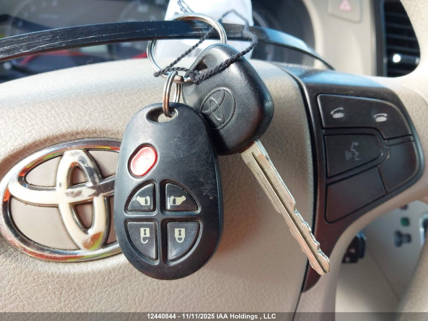 5TDKK3DC0BS034593 2011 TOYOTA SIENNA photo no. 11