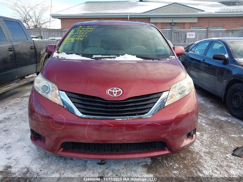 5TDKK3DC0BS034593 2011 TOYOTA SIENNA photo no. 13