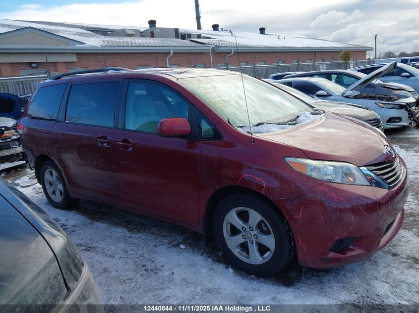 5TDKK3DC0BS034593 2011 TOYOTA SIENNA photo no. 14