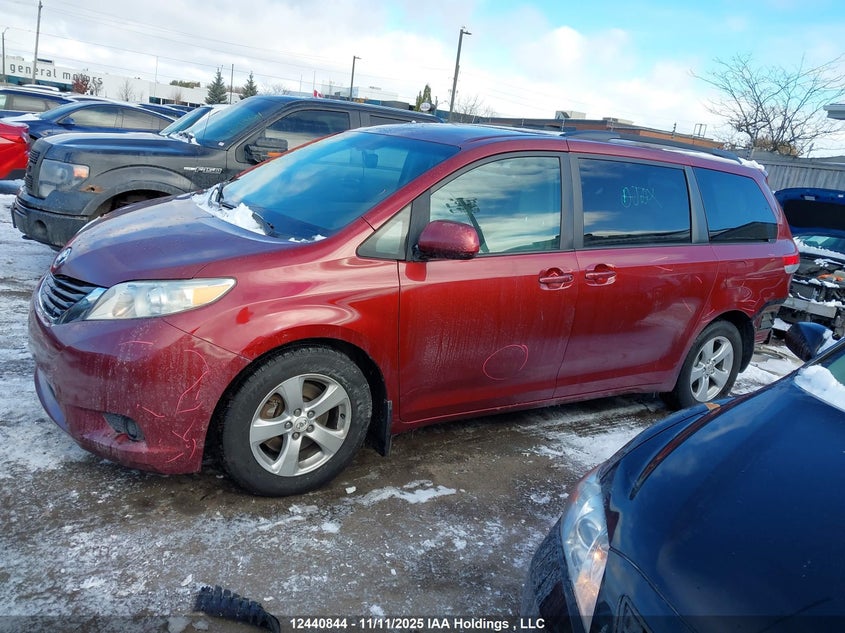 5TDKK3DC0BS034593 2011 TOYOTA SIENNA photo no. 15