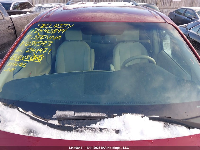 5TDKK3DC0BS034593 2011 TOYOTA SIENNA photo no. 18