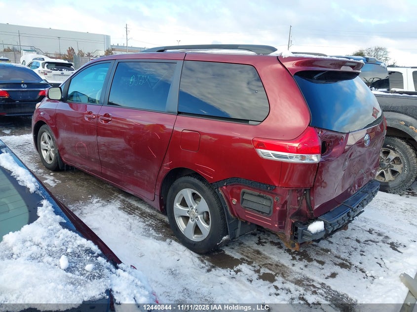 5TDKK3DC0BS034593 2011 TOYOTA SIENNA photo no. 3