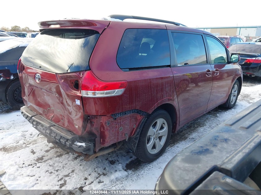 5TDKK3DC0BS034593 2011 TOYOTA SIENNA photo no. 4