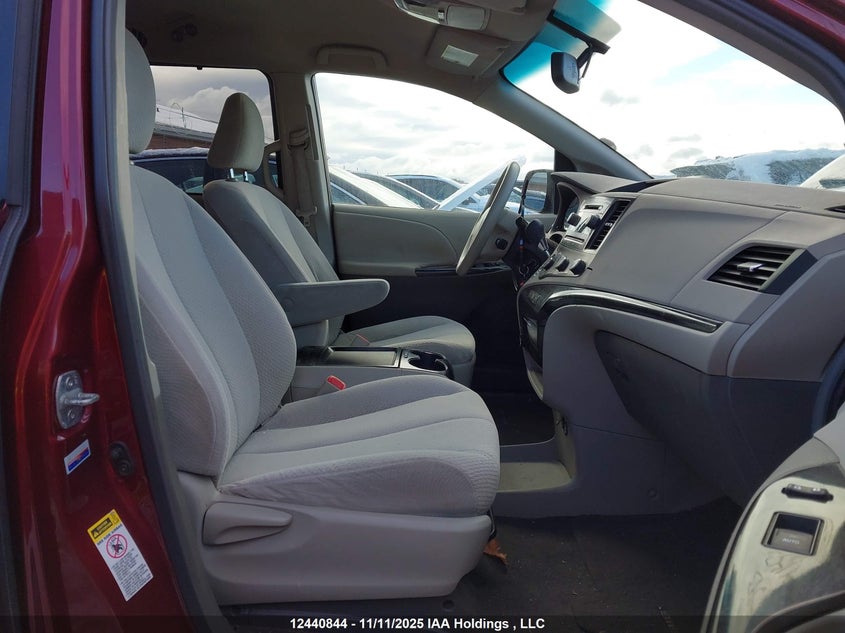 5TDKK3DC0BS034593 2011 TOYOTA SIENNA photo no. 5