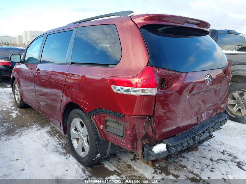 5TDKK3DC0BS034593 2011 TOYOTA SIENNA photo no. 6