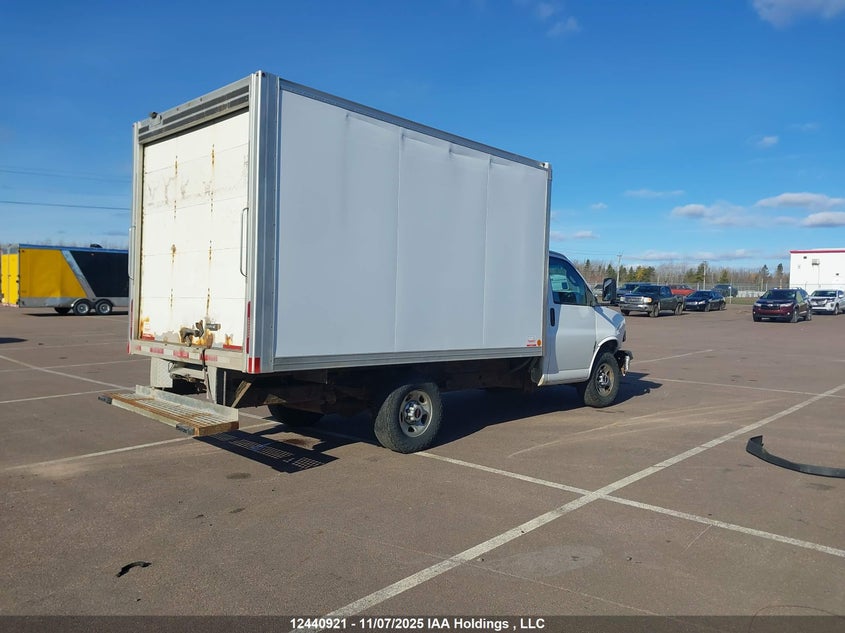 1GD07RFF3H1141707 2017 GMC SAVANA photo no. 4