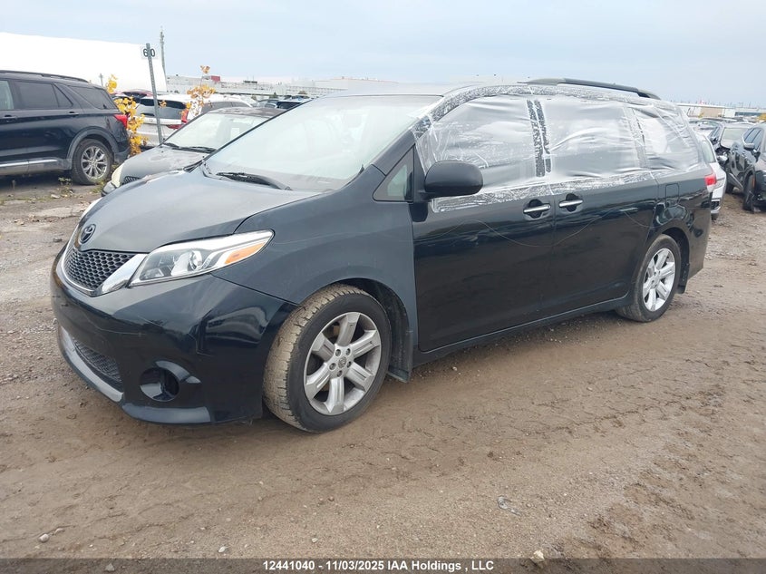 5TDXK3DC2FS568559 2015 TOYOTA SIENNA photo no. 2