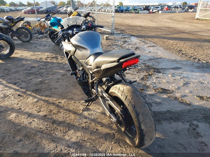 MLHRC7464F5100150 2015 HONDA CBR photo no. 3