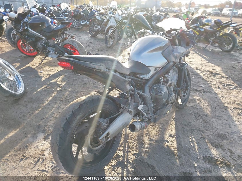 MLHRC7464F5100150 2015 HONDA CBR photo no. 4