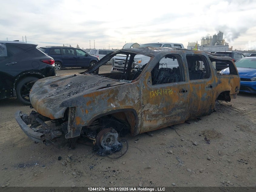 1GNSKHE77DR188998 2013 CHEVROLET SUBURBAN photo no. 2