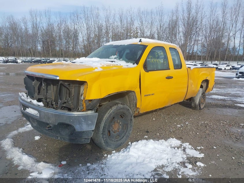 1GT21ZCG8BZ370761 2011 GMC SIERRA photo no. 2