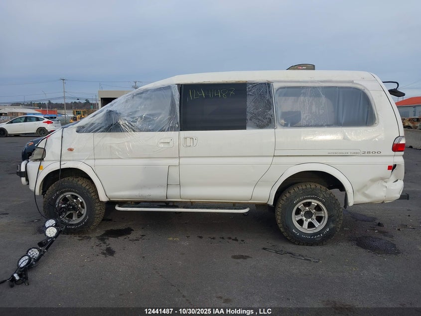 1998 Mitsubishi Delica VIN: 000000PF8W0101263 Lot: 12441487