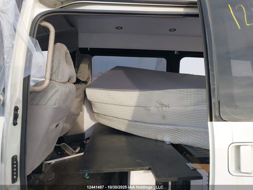 1998 Mitsubishi Delica VIN: 000000PF8W0101263 Lot: 12441487