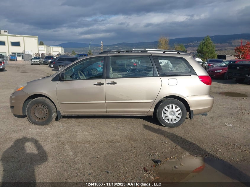 5TDZK29C47S001265 2007 TOYOTA SIENNA photo no. 13
