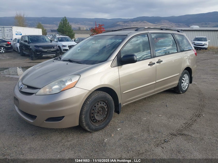 5TDZK29C47S001265 2007 TOYOTA SIENNA photo no. 2