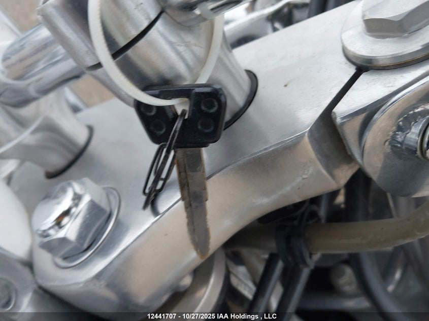 1998 Yamaha Xvs65 A VIN: JYAVM01N3WA000769 Lot: 12441707