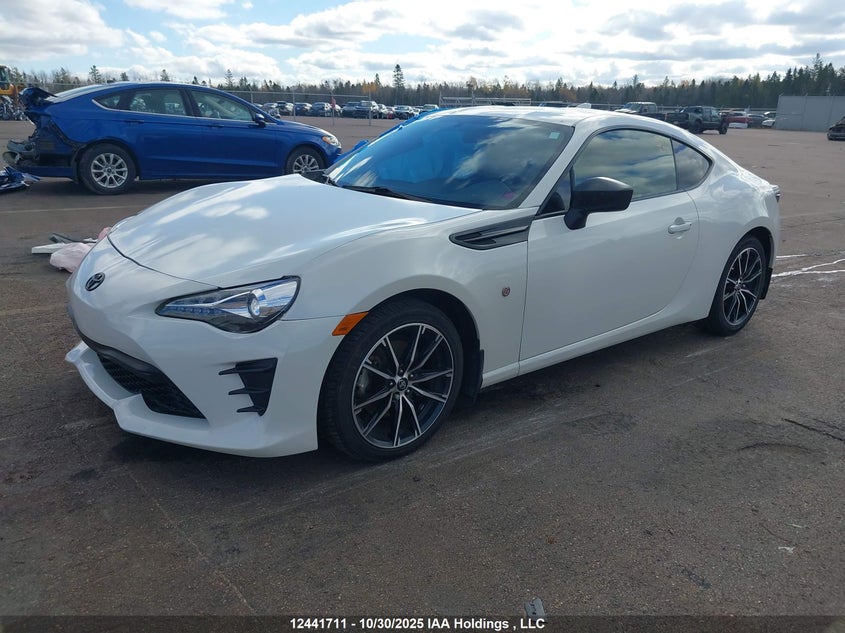 JF1ZNAA10H8709844 2017 TOYOTA GT86 photo no. 2