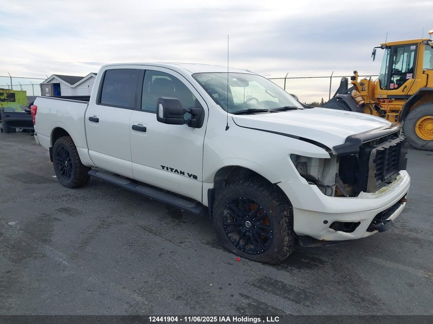 1N6AA1E56JN528445 2018 NISSAN TITAN photo no. 2