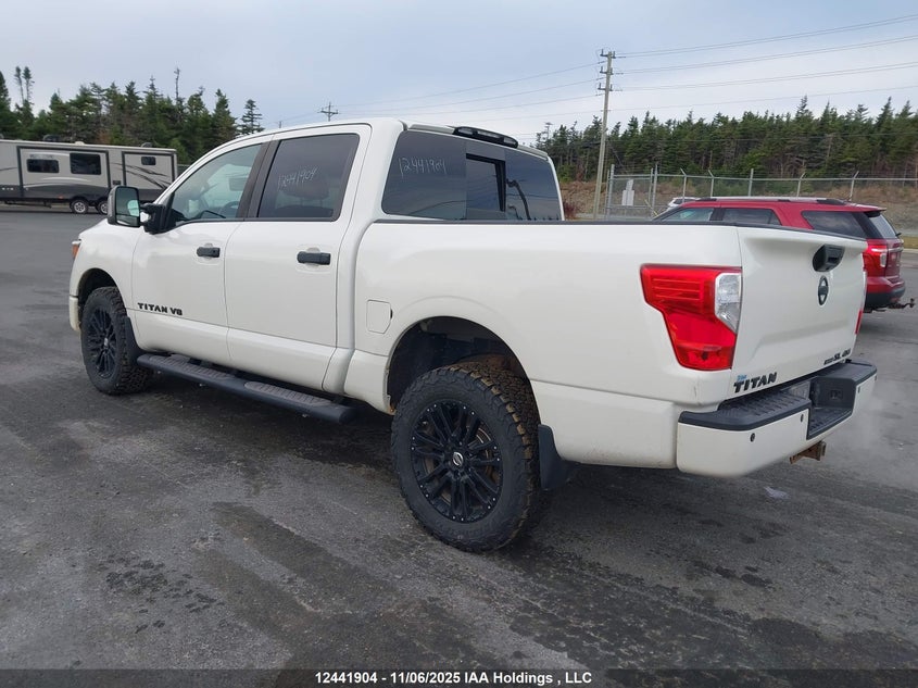 1N6AA1E56JN528445 2018 NISSAN TITAN photo no. 3