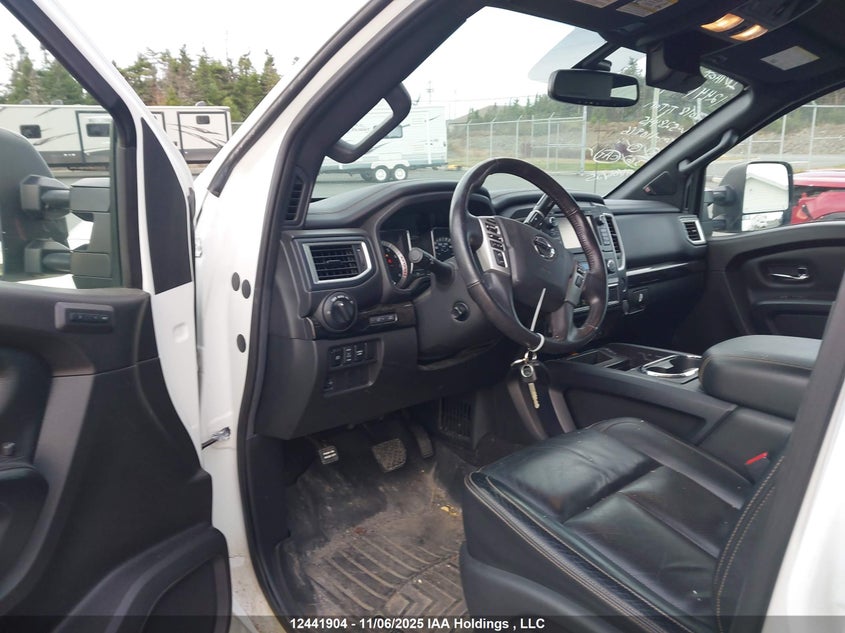 1N6AA1E56JN528445 2018 NISSAN TITAN photo no. 5