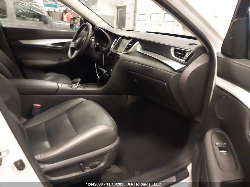 3PCAJ5M37KF108106 2019 INFINITI QX50 photo no. 5