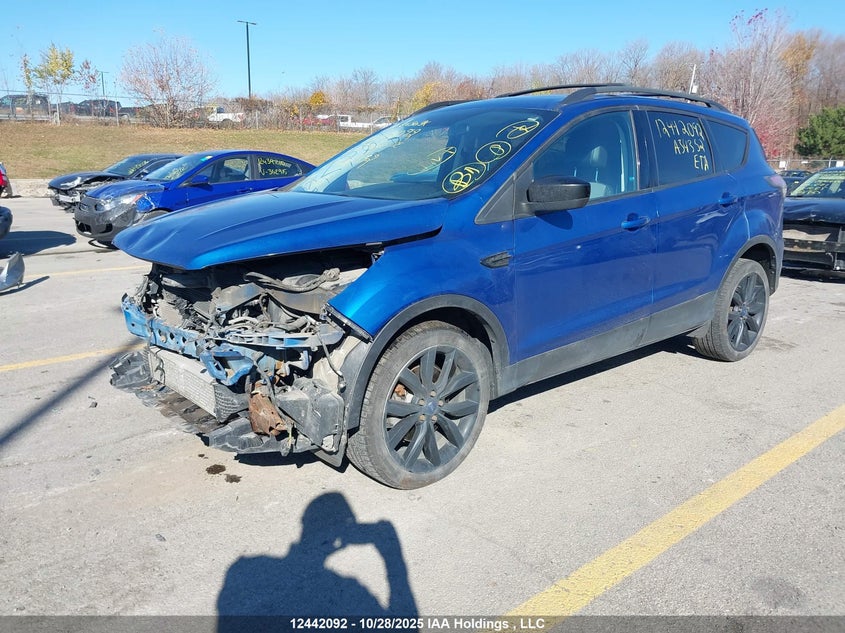 1FMCU9G99HUA34352 2017 FORD ESCAPE photo no. 2