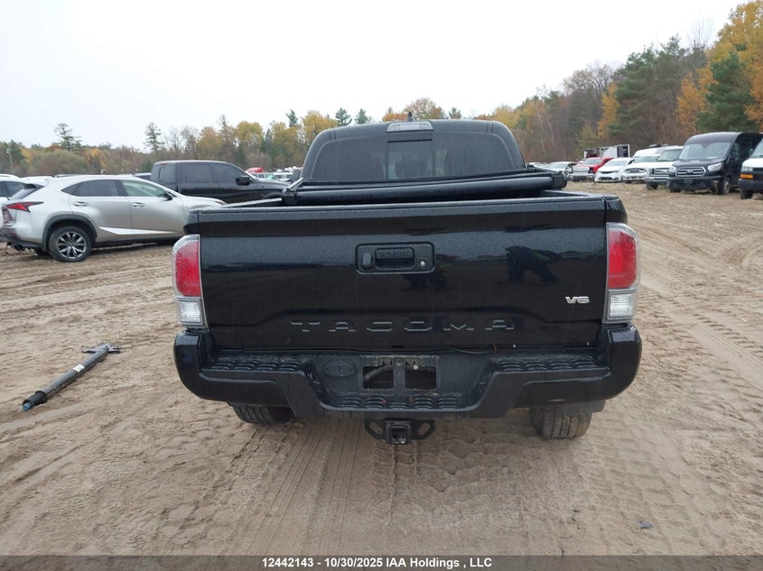 2022 Toyota Tacoma Double Cab/Sr5/Trd Sport/Trd Off Road VIN: 3TYDZ5BN3NT011774 Lot: 12442143