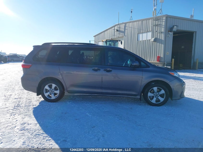 5TDZZ3DC7KS995623 2019 TOYOTA SIENNA photo no. 14