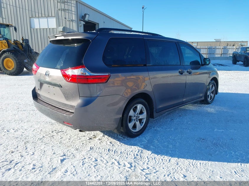 5TDZZ3DC7KS995623 2019 TOYOTA SIENNA photo no. 4