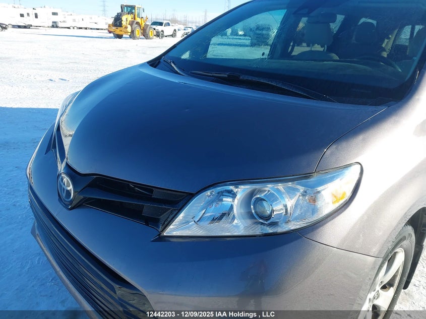 5TDZZ3DC7KS995623 2019 TOYOTA SIENNA photo no. 6