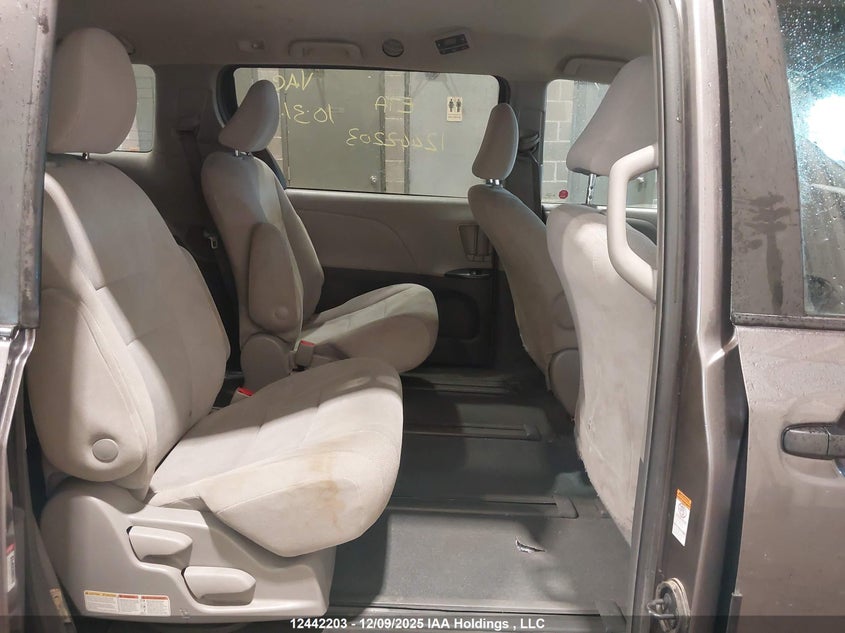 5TDZZ3DC7KS995623 2019 TOYOTA SIENNA photo no. 8