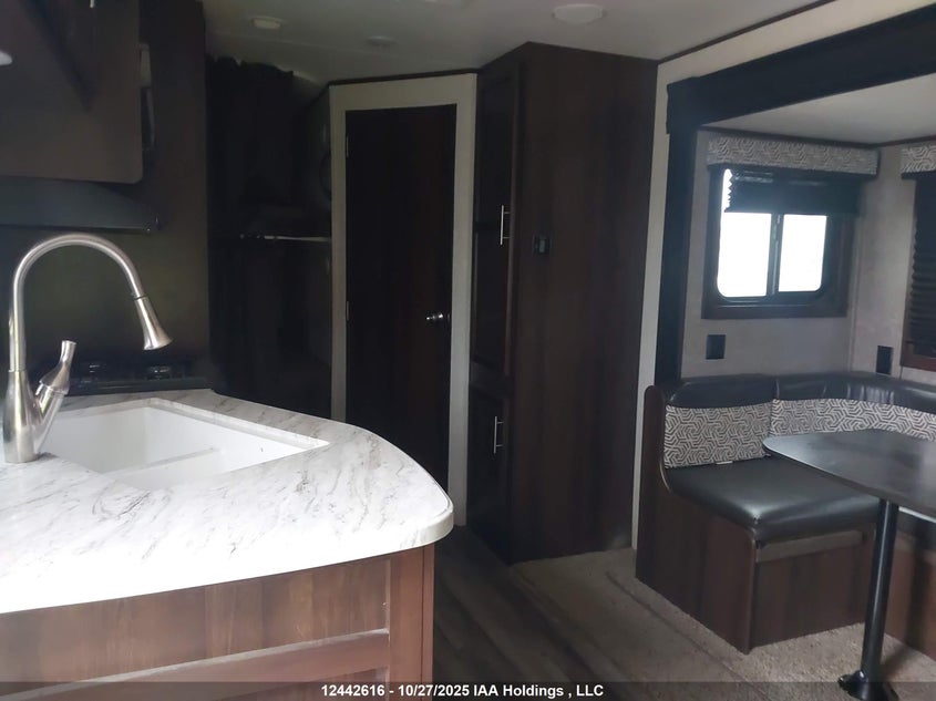 1UJBJ0BN8K75R0330 2019   photo no. 5