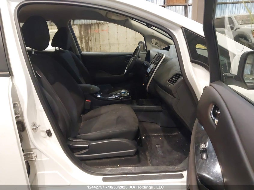 1N4BZ0CP1HC300458 2017 NISSAN LEAF photo no. 5