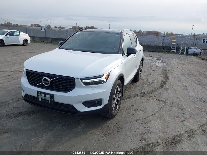 YV4162UMXK2155879 2019 VOLVO XC40 photo no. 2