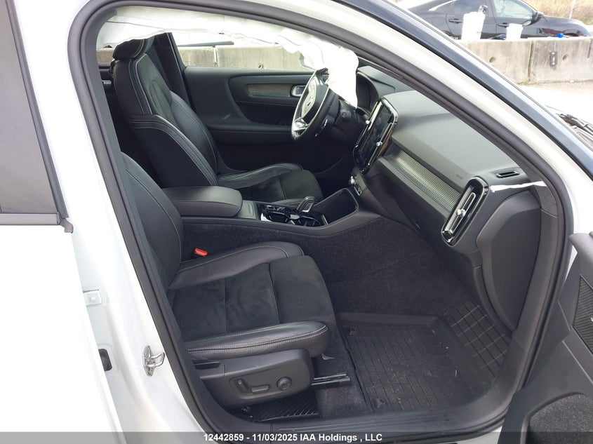 YV4162UMXK2155879 2019 VOLVO XC40 photo no. 5