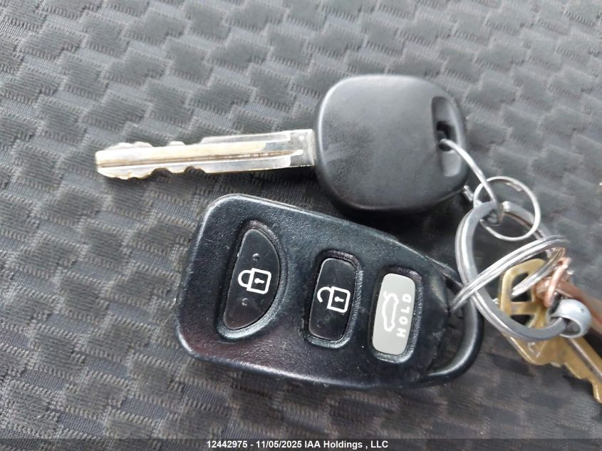 2005 Toyota Matrix Xr VIN: 2T1KR32E85C864087 Lot: 12442975