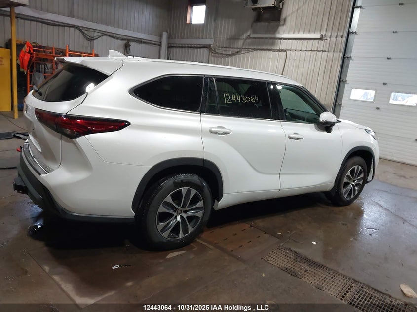 5TDGZRBH2NS169923 2022 TOYOTA HIGHLANDER photo no. 13